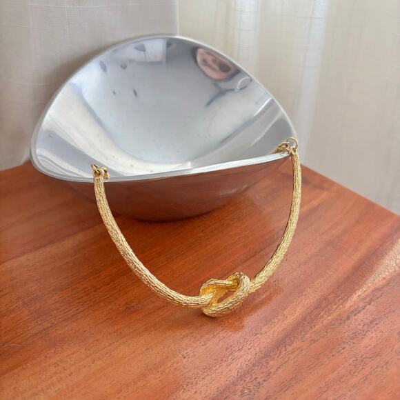 Beautiful Unsigned Vintage 1990's Gold Knot Statement Collar Necklace - Picture 11 of 11